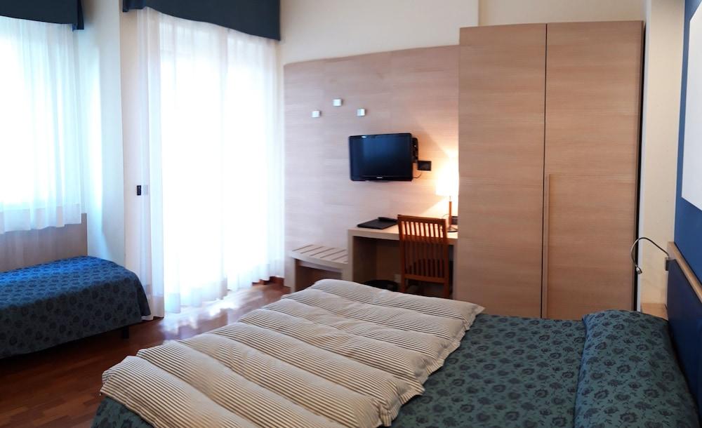 Hotel Esperia Janov Exteriér fotografie